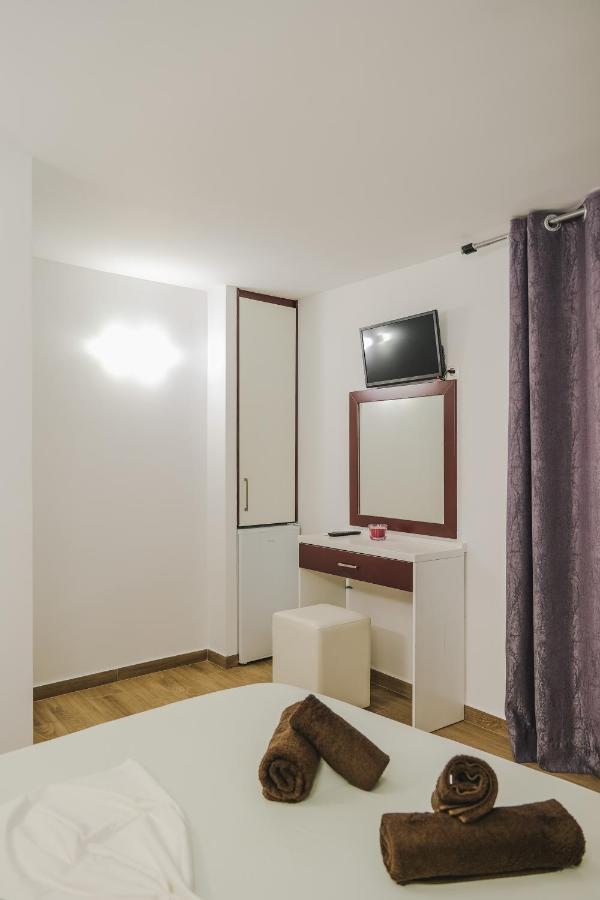 Fori'S Rooms Himare Exteriör bild