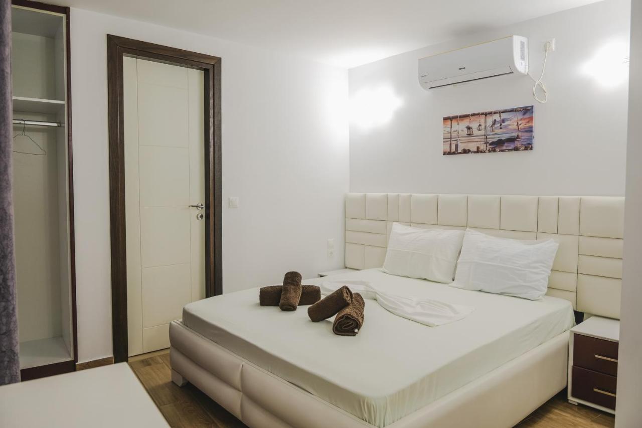 Fori'S Rooms Himare Exteriör bild