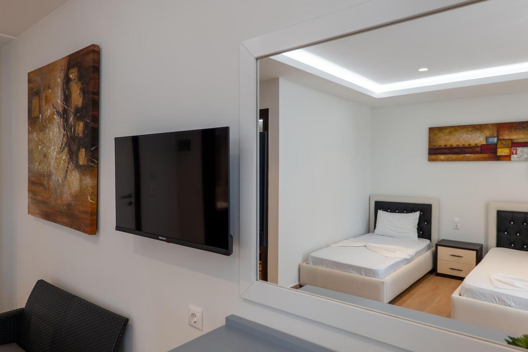 Fori'S Rooms Himare Exteriör bild