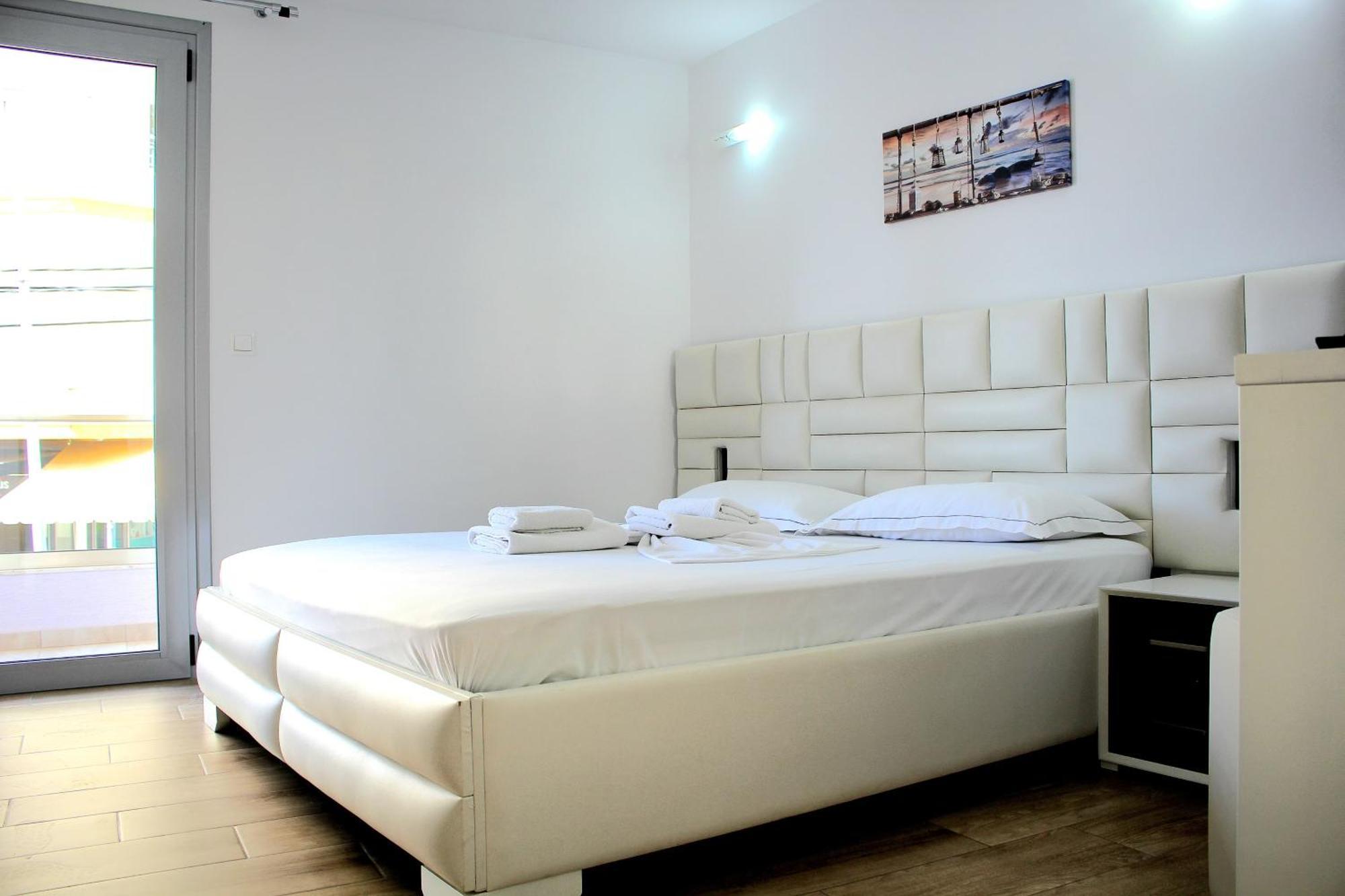 Fori'S Rooms Himare Exteriör bild