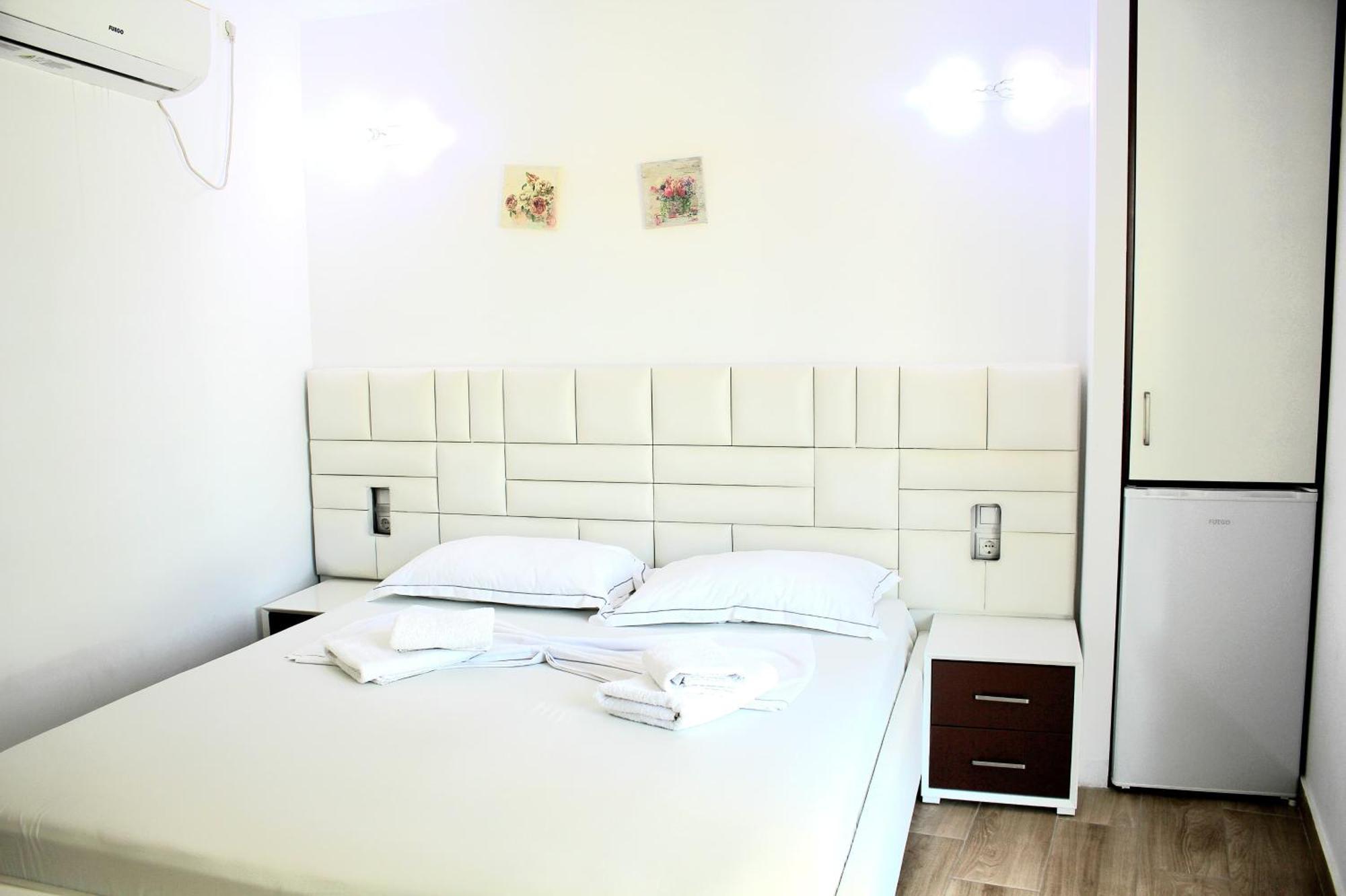 Fori'S Rooms Himare Exteriör bild